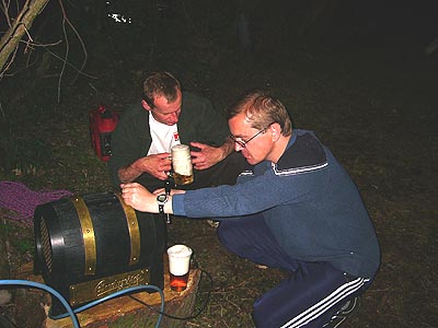 tifo a Joo nevedia pochopiť, prečo mme tepl pivo. 